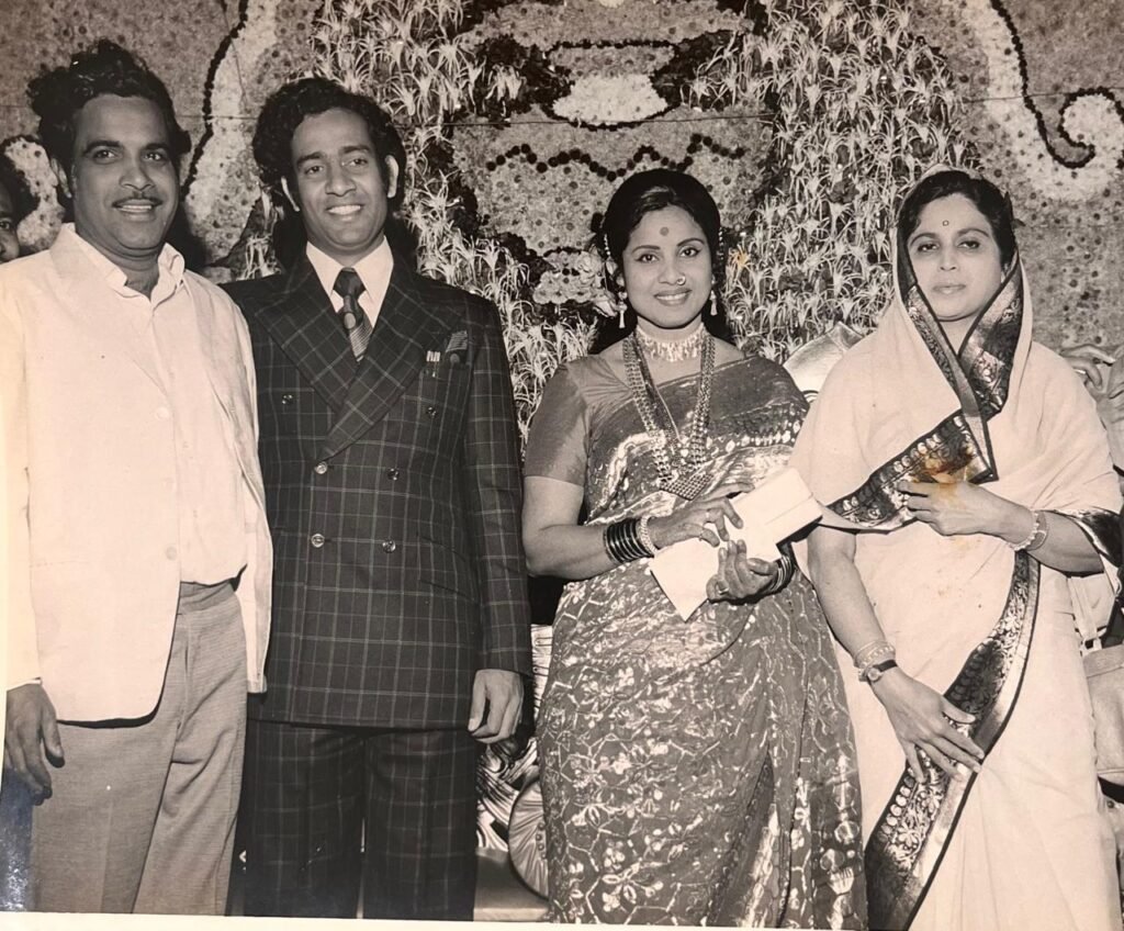Arun Sarnaik with Wife Anita at Jayashree Gadkari's wedding